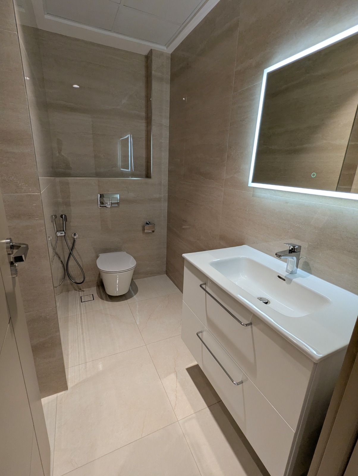 3 Bedrooms Apartment for Rent in Adliya