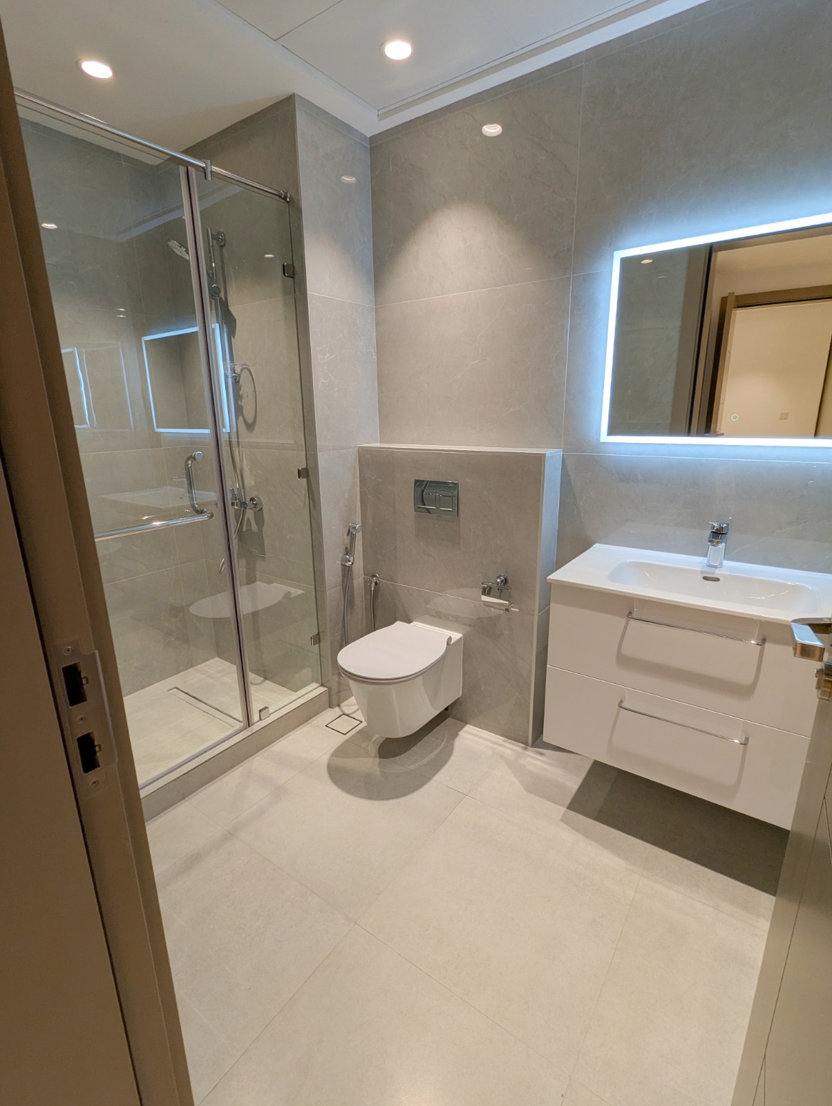 3 Bedrooms Apartment for Rent in Adliya